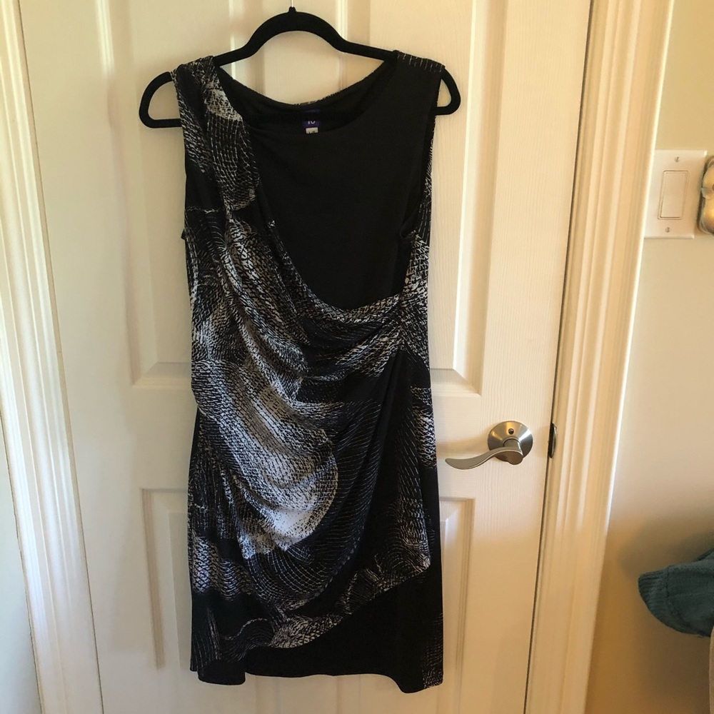 Faux wrap sleeveless black and white dress